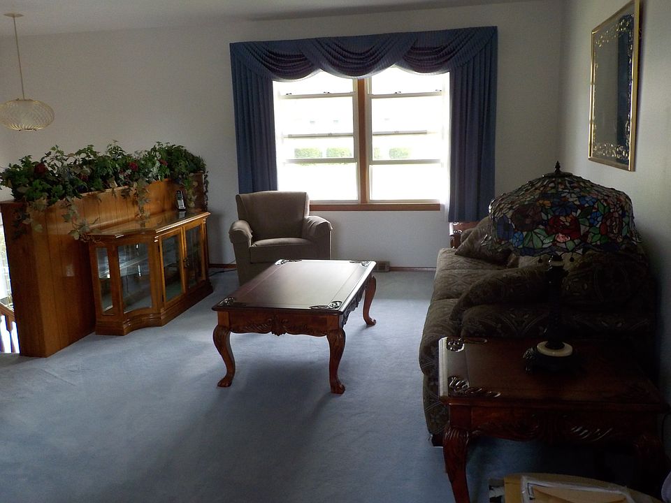 2nd image of 3487 Waller St