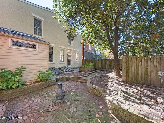 24th image of 1409 E Washington St