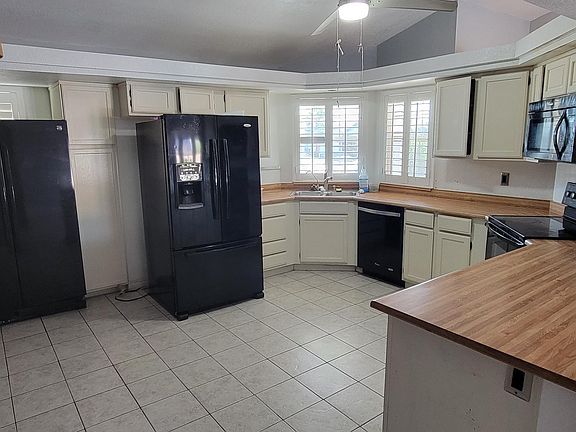3rd image of 8138 W Columbine Dr