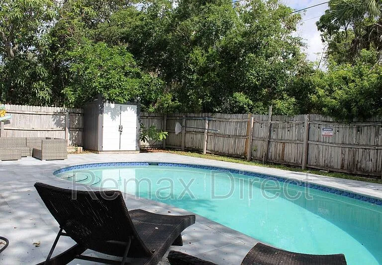 323 W Palm St — Photo 3