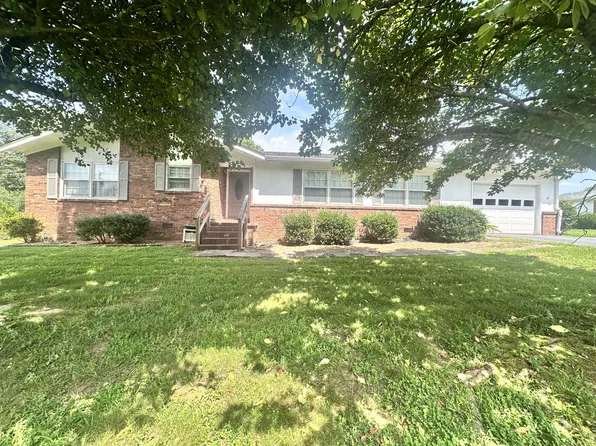 1580 Branch Dr, Lawrenceburg, TN 38464