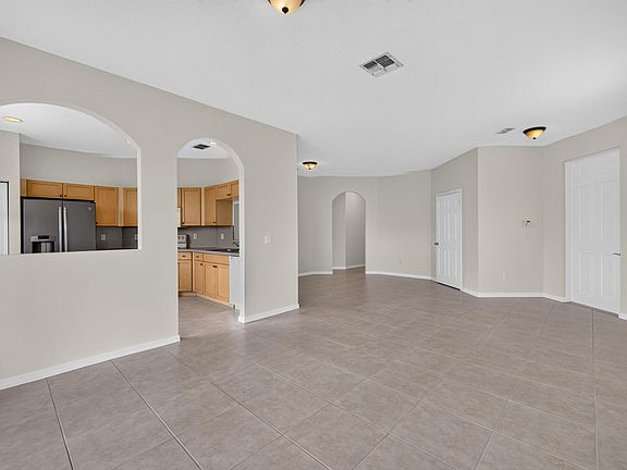 5th image of 9810 SW Eastbrook Circle