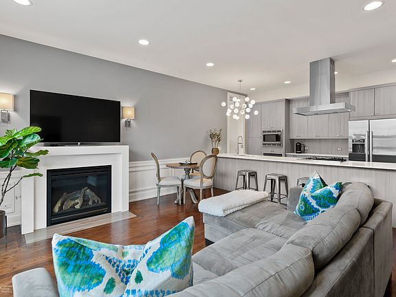 4th image of 3013 N California Ave APT 1N