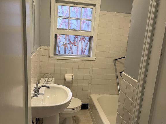 3rd image of 2628 Bay St