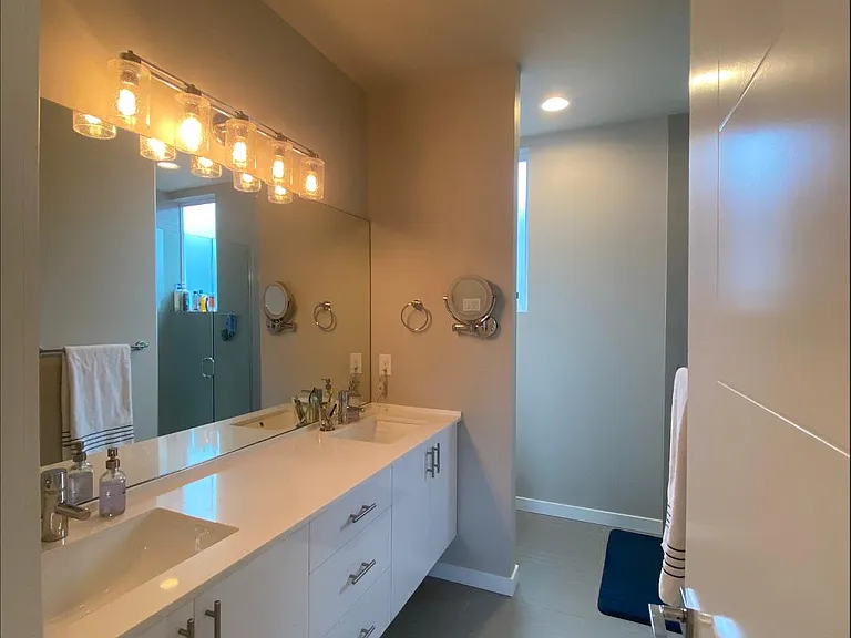 3422 Renton Pl S — Photo 27