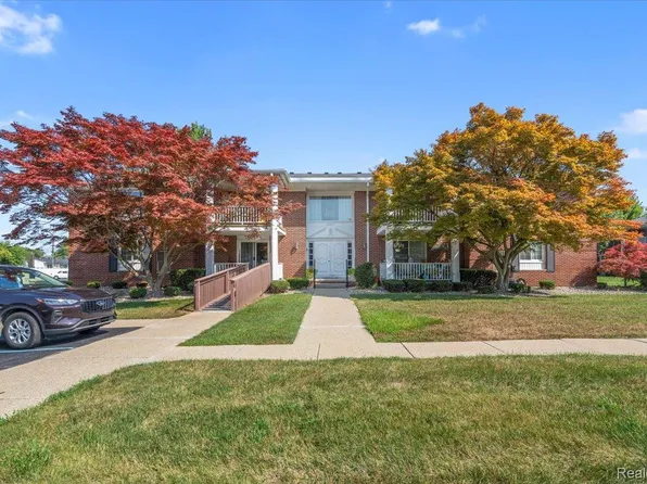 1744 Harrison Ave #C-8, Trenton, MI 48183