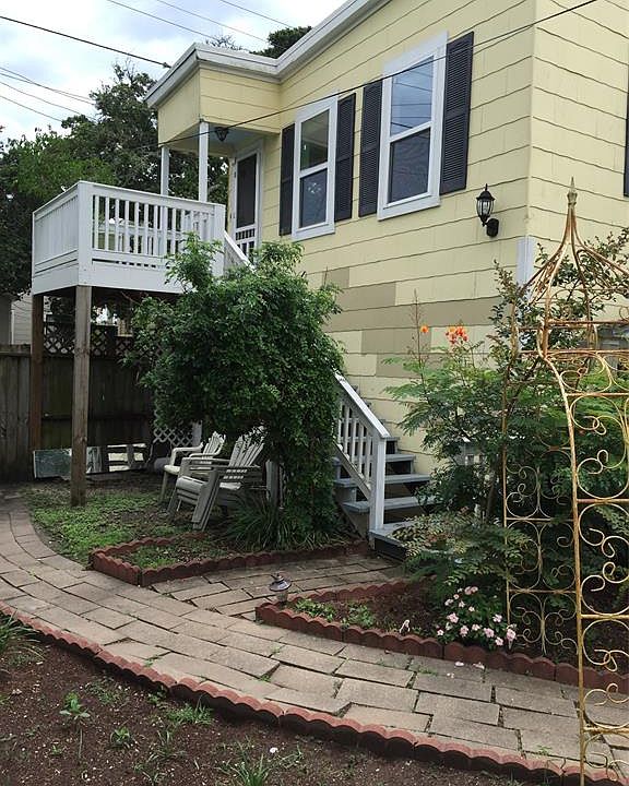 1st image of 1123 Sealy St