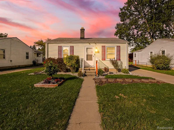 25255 Ford St, Roseville, MI 48066