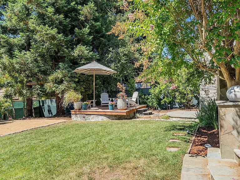 13621 Burke Rd — Photo 23