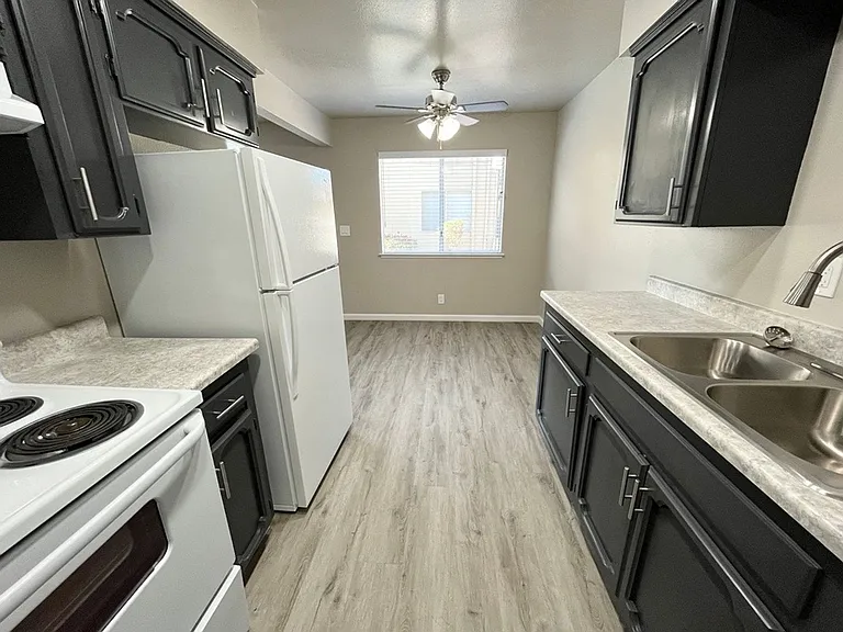 Cedar Apartments — Photo 4