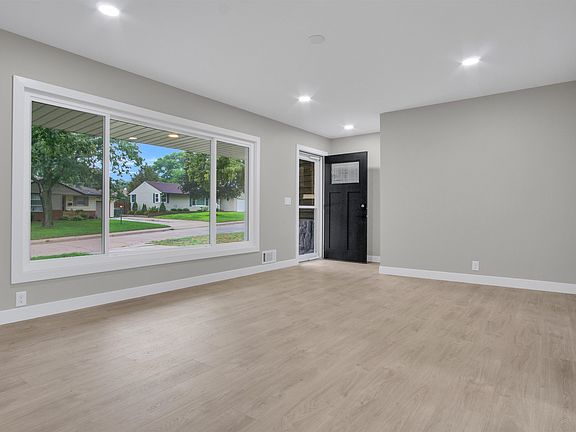 2nd image of 3209 10th Ave