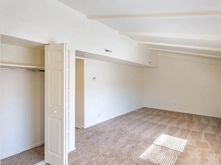 The Forum Apartments — Photo 22