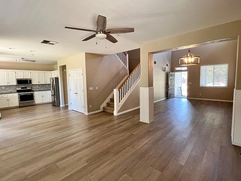 6953 Bear Creek Dr — Photo 2