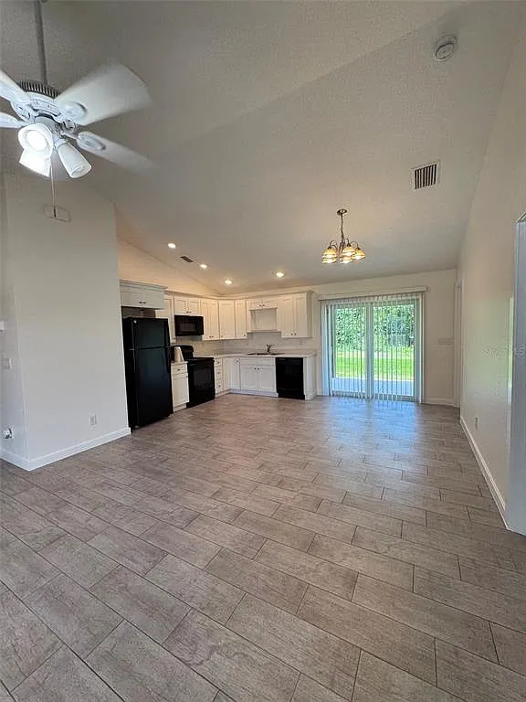 3 bed, 2.0 bath, 1196 sqft, $1,800 — Photo 2
