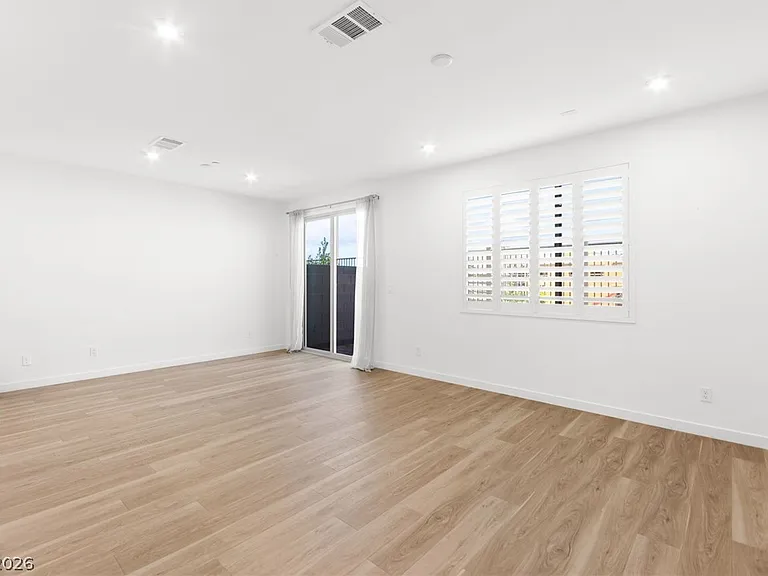 680 Echelon St — Photo 12