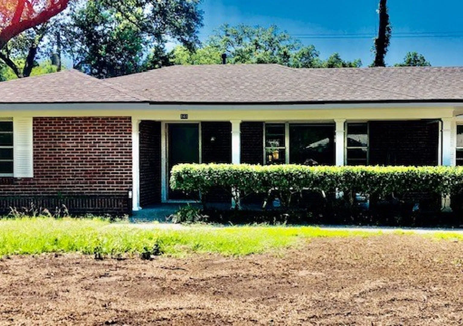 Updated In Broadmoor-Beautiful 4/3 Close To Schools/Park/Shopping/Duck Pond/Library — Photo 1