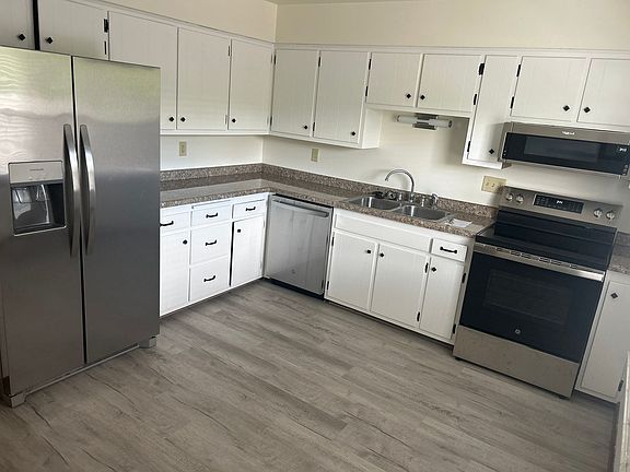 2nd image of 717 Fairwood Dr APT 4