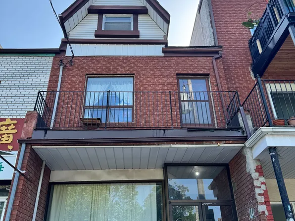 187 Augusta Ave, Toronto, ON M5T 2L4
