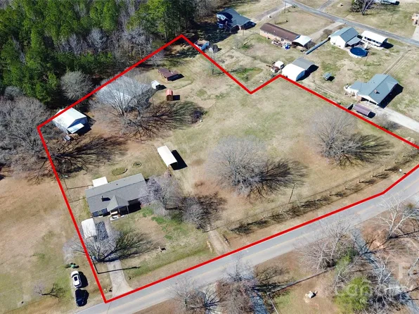 1354 Mirror Lake Rd, Lincolnton, NC 28092