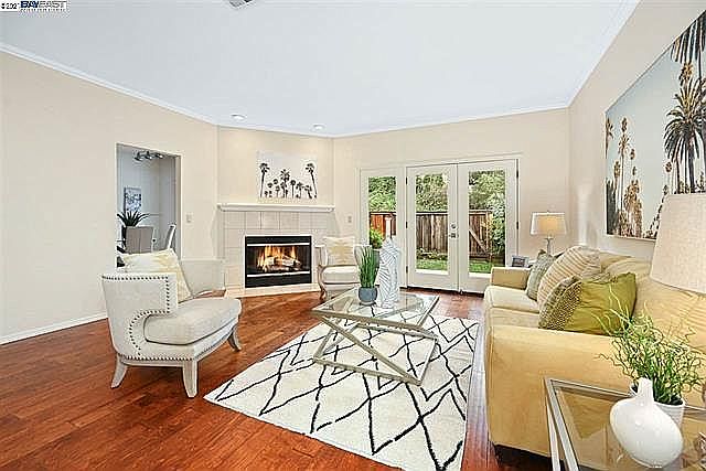 1st image of 35 Mountain Valley Pl