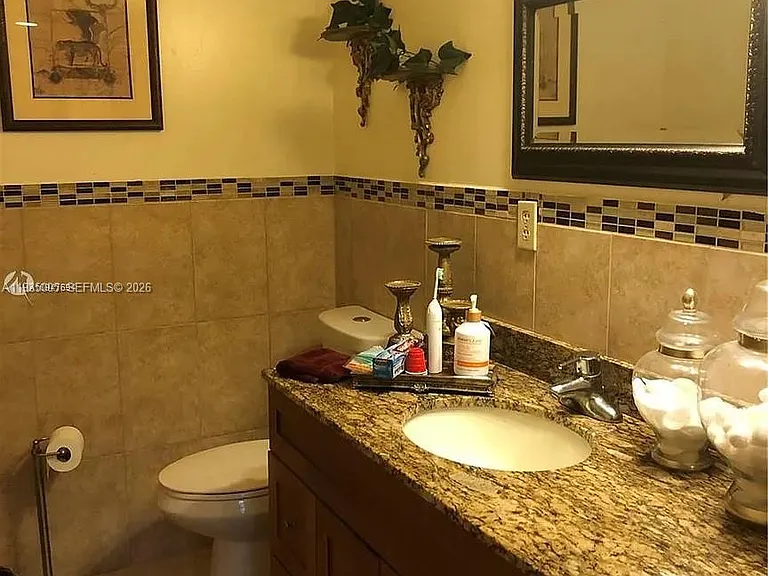 9440 SW 8th St #402 — Photo 7