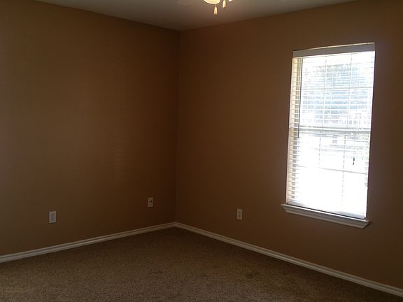 3rd image of 414 W Dengar Ave