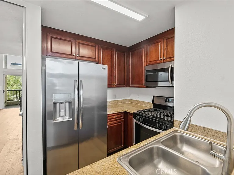 5500 Owensmouth Ave #317 — Photo 6
