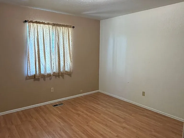 165 N Cherry St — Photo 9