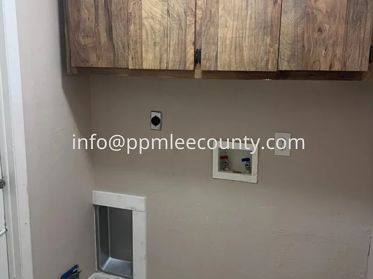 1315 SE 24th Ave — Photo 3