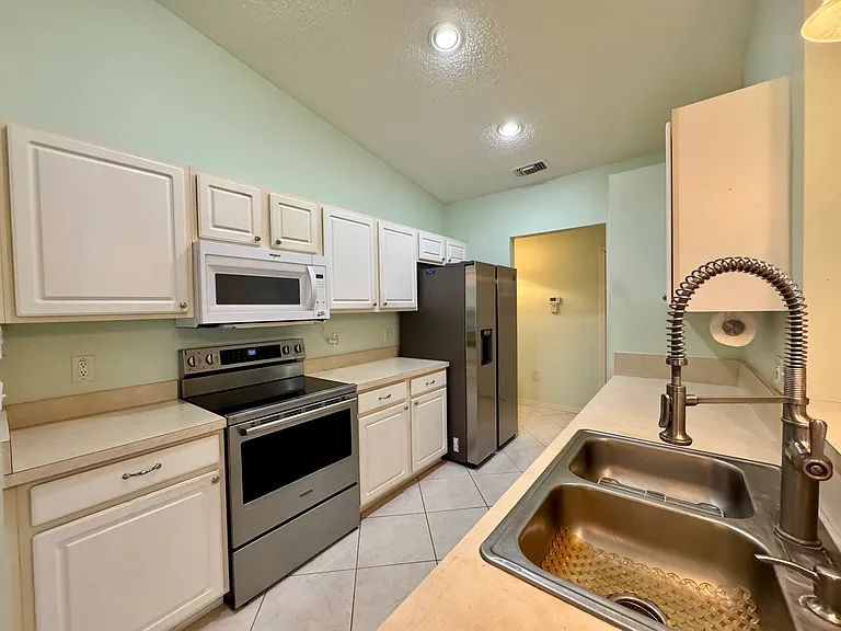 549 Golfview Ct — Photo 5