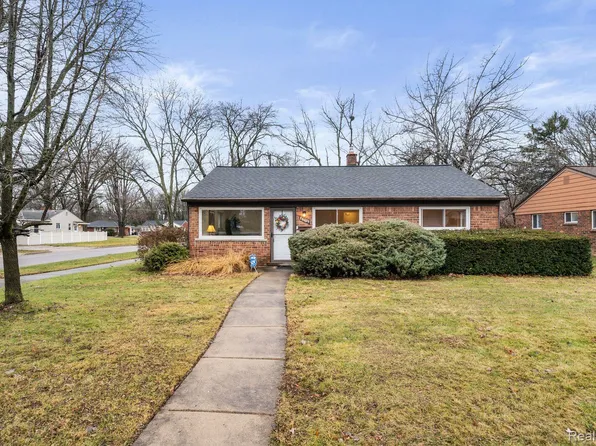 28029 Stuart Ave, Southfield, MI 48076