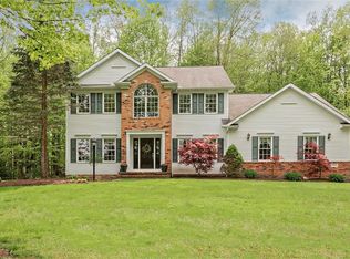 11815 Derbyshire Ln, Chagrin Falls, OH 44023