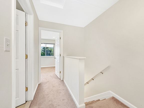 4th image of 2 Essex Ln #Bee