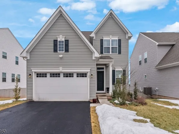 22 Oakwood Blvd, Union Twp., NJ 08827