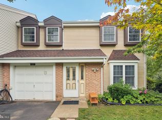 64 Green Woods Dr, Horsham, PA