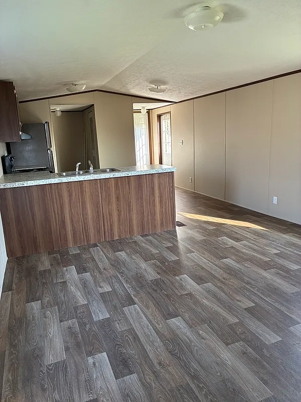 Weaver Estates — Photo 4