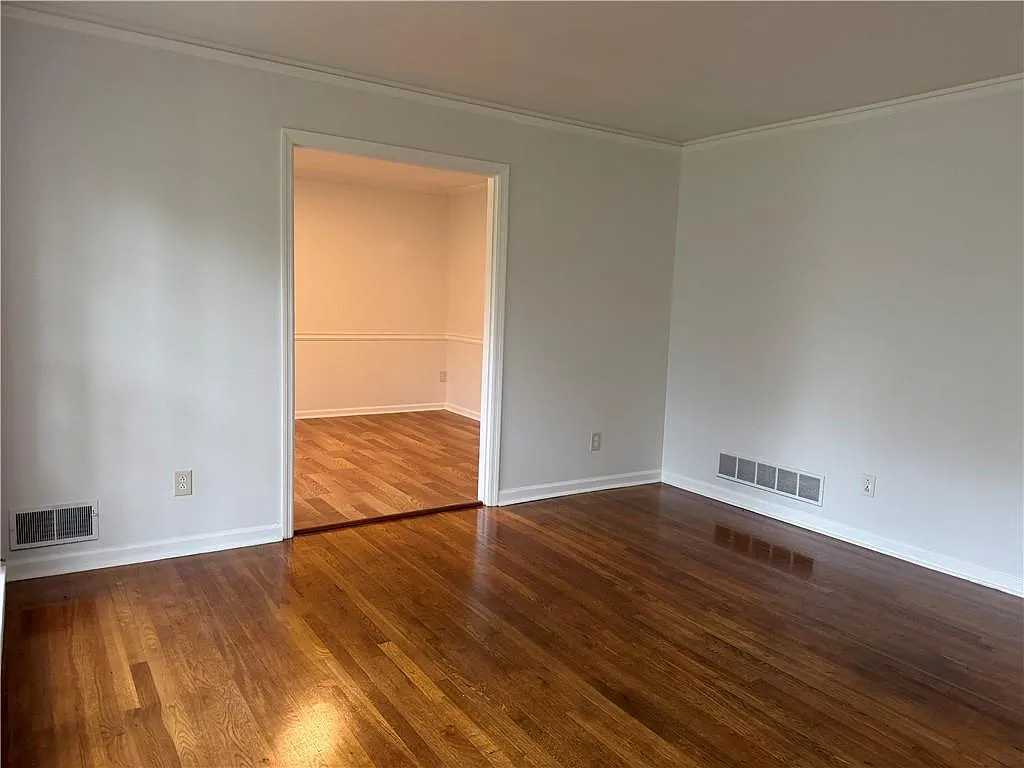 4 bed, 3.0 bath, 1710 sqft, $2,400 — Photo 2