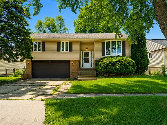 2nd image of 815 Oriole Dr