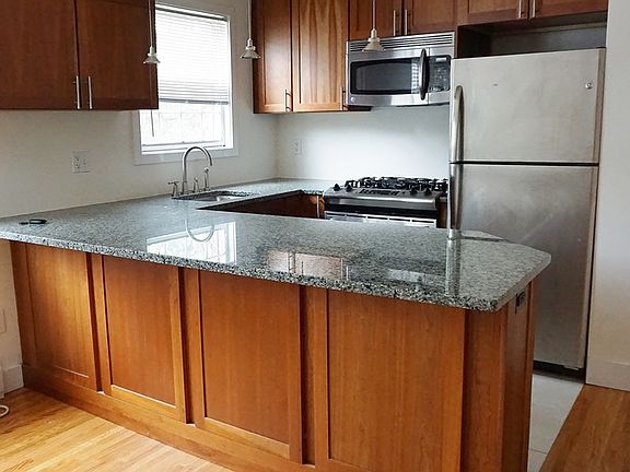3rd image of 1215 N Scott St APT 8