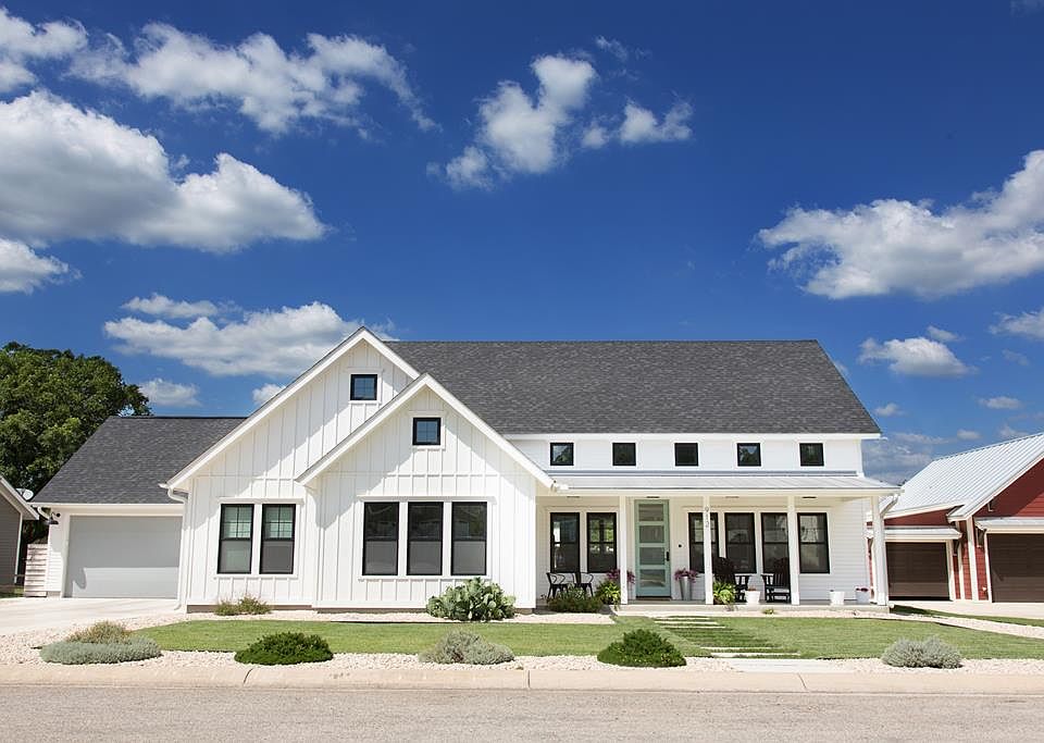 1st image of 912 Hawthorn Ln