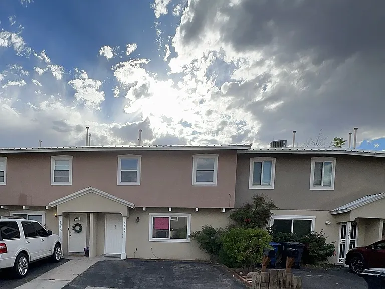 6017 Calle Nueve NW — Photo 2