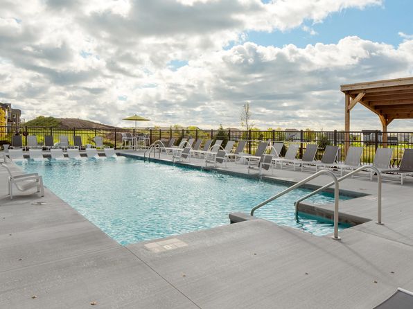 1879 New Port Vista Dr #1879, Grafton, WI 53024