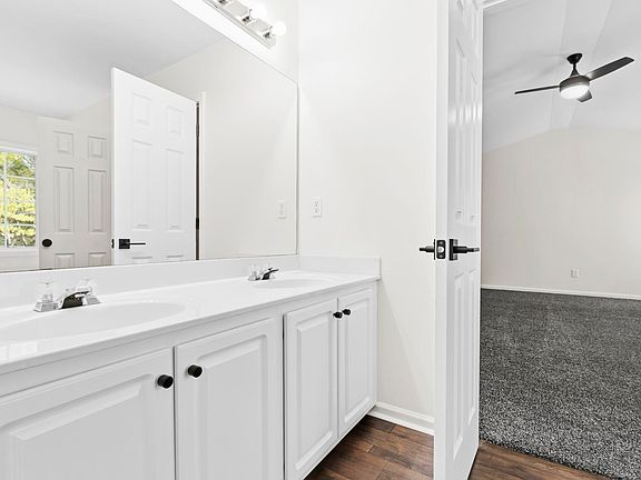 5th image of 7 Ridgebrook Way