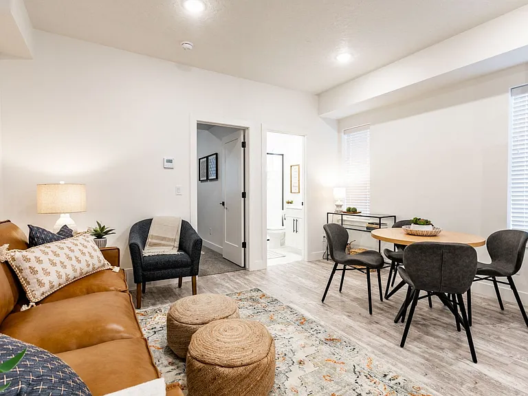 Central Heights Townhomes — Photo 43