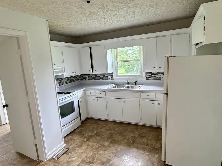 114 Lunceford Ln — Photo 31