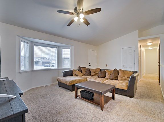 4th image of 1009 N Richland Dr