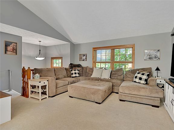 4th image of 1028 Lexington Dr