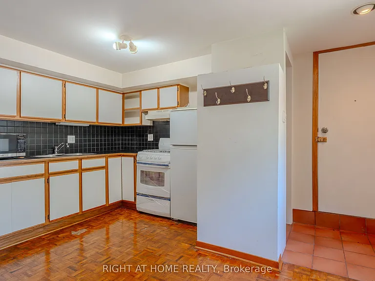 426 Seaton Dr — Photo 4
