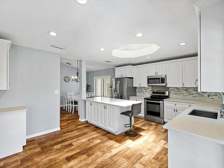 3534 Seaway Dr — Photo 10