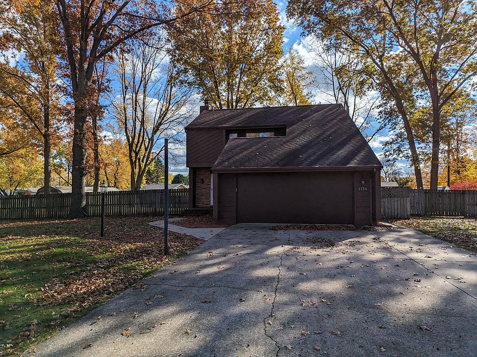 1st image of 1754 S Cambridge Dr